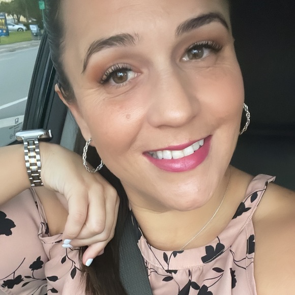 Poshmark profile picture for @breakthrough